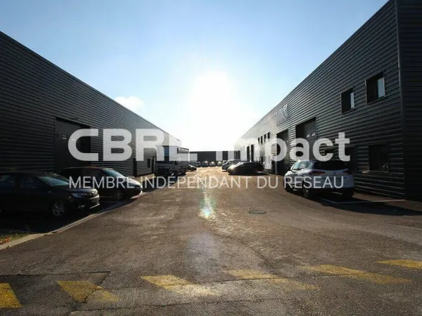 Local d'activité 170 m²
