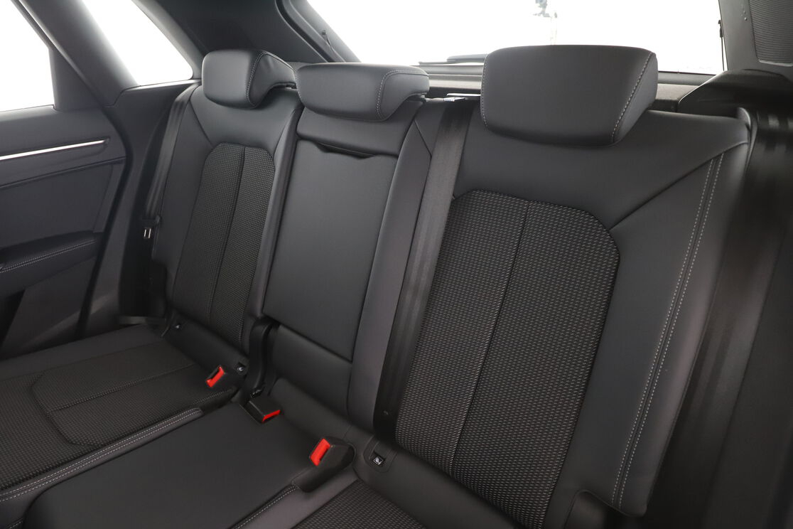 Audi Q3 45 TFSIe S Line S Tronic — photo 13