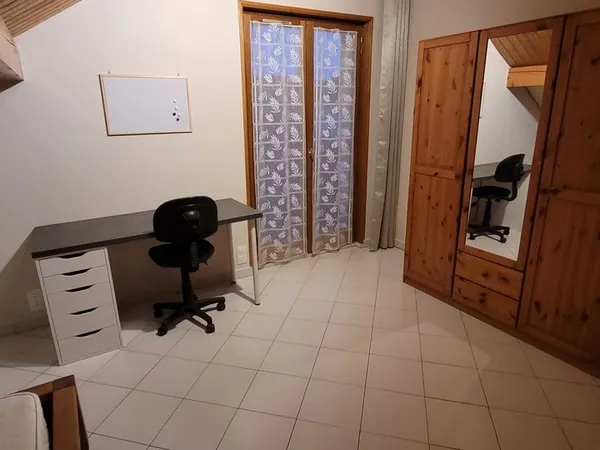 Chambre dans maison à Poisy