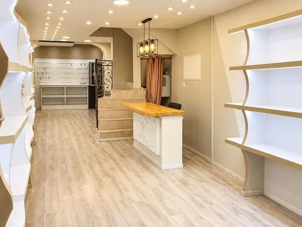 Local commercial emplacement N 1 en centre ville 90m2