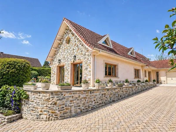 Maison 8 pièces 225 m²