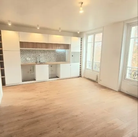 Centre ville T2 / 39M2 / Diag D / au pied du RER