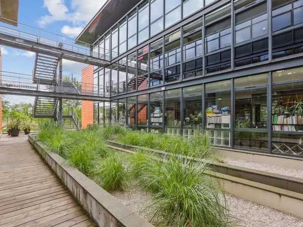 Bureaux 2 pièces 559 m²