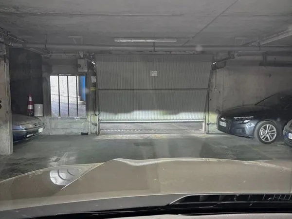 Rare - Double place de parking en enfilade - Suresnes