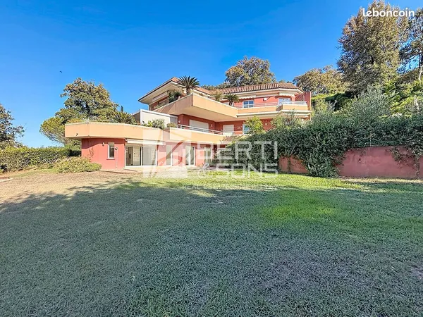 Appartement 4 pièces 135 m²