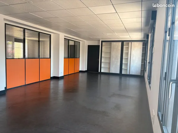 Bureaux commerciaux 165m²