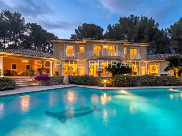 MOUGINS - MAGNIFIQUE PROPRIÉTÉ PROVENÇALE