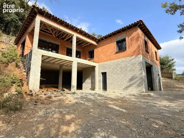 Maison à terminer dans un environnement exceptionnel