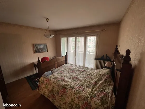 Chambre étudiante meublée dans grand appartement -Chambre étudiante entièrement meublée au sein d'un