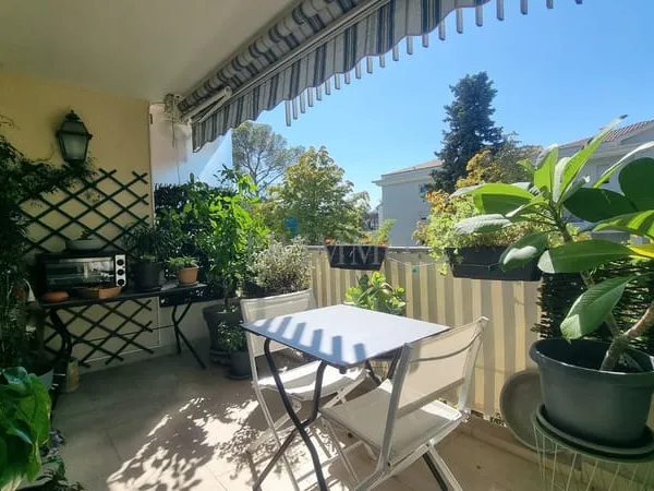 BOULOURIS PLEIN COEUR SUPERBE 2 PIÈCES RÉNOVÉ AVEC GARAGE