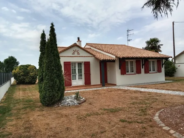 Maison de village 123 m2, 3 chambres ,bureau, 983 m2 terrain