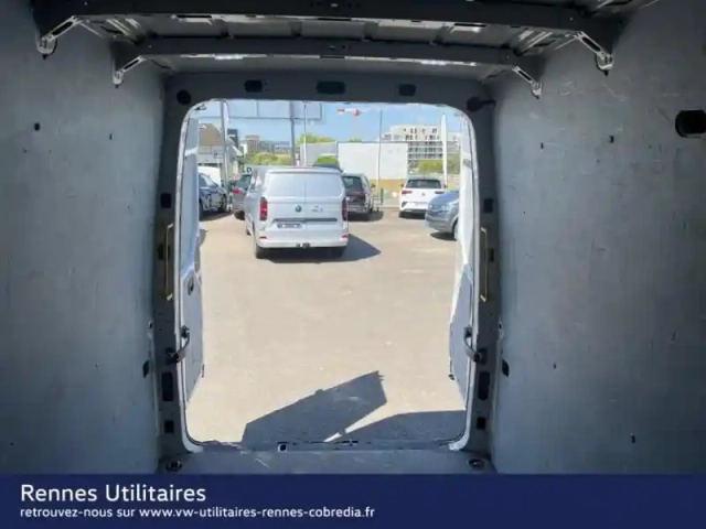 Volkswagen Crafter fg 35 l3h3 2.0 tdi 140ch business line traction — photo 9