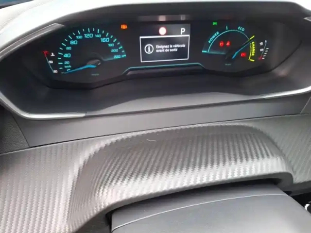 Peugeot 2008 hybrid 110 e-dcs6 — photo 10