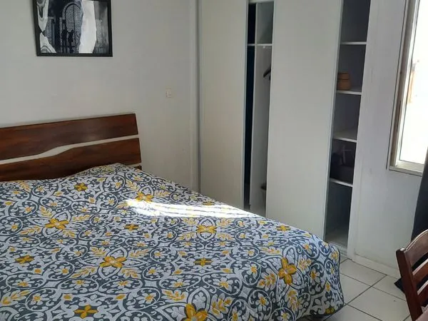 Chambre climatisée chez l'habitant