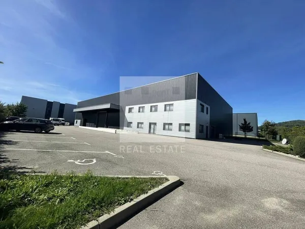 Local d'activité 1595 m²