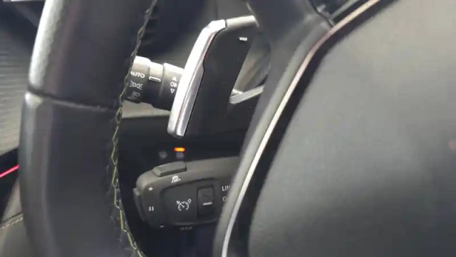 Peugeot 208 puretech 130 s&amp;s eat8 — photo 38
