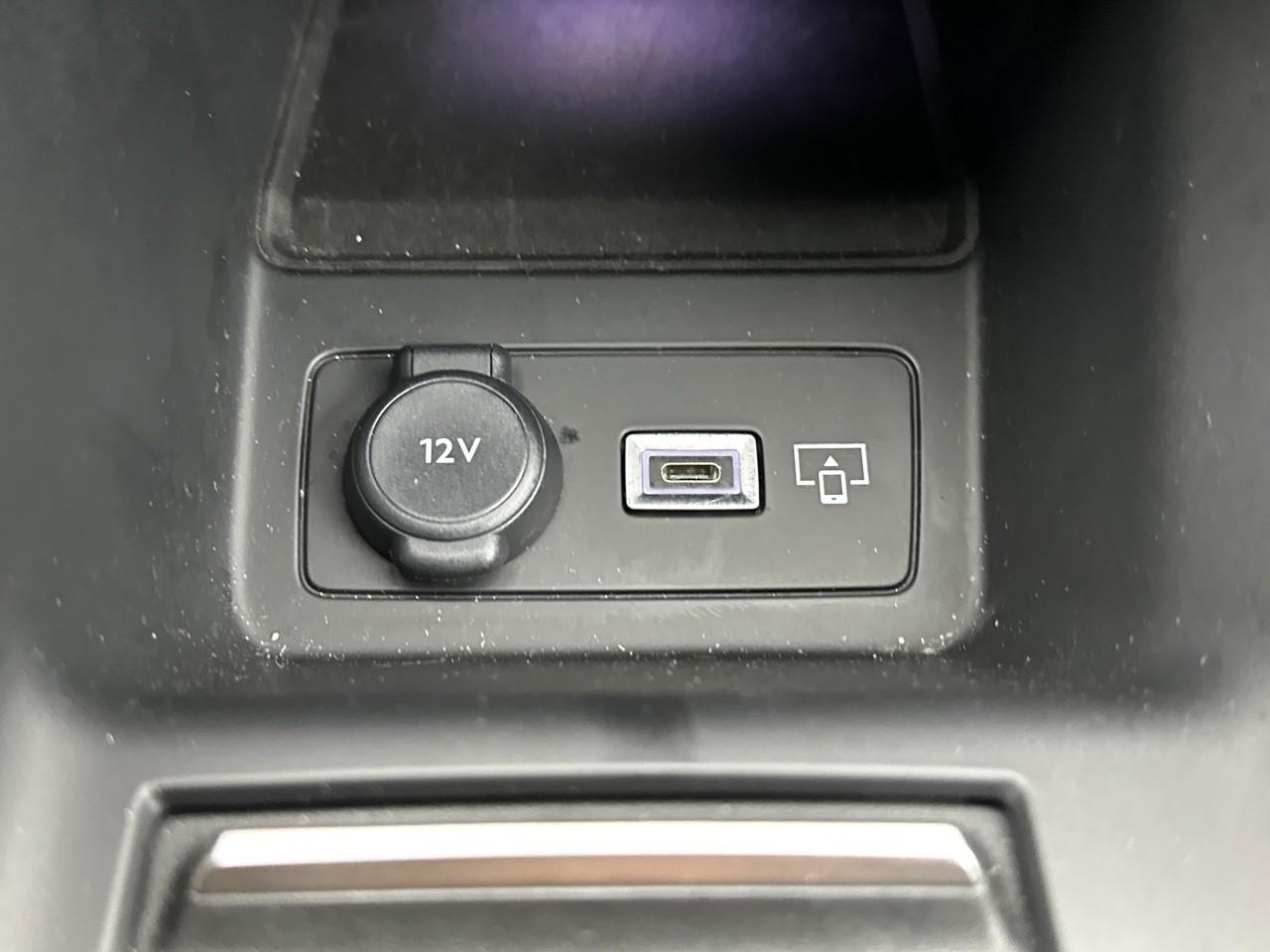 Peugeot 408 phev 180 e-eat8 allure pack — photo 32