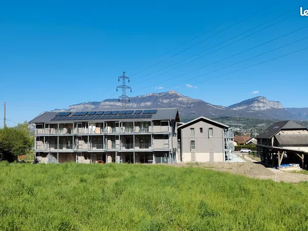T4 lumineux dans notre copropriété "Petite Forêt"