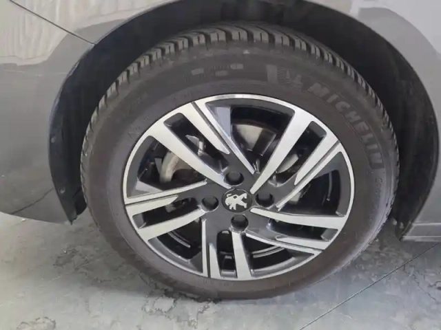 Peugeot 208 puretech 100 s&amp;s eat8 — photo 20