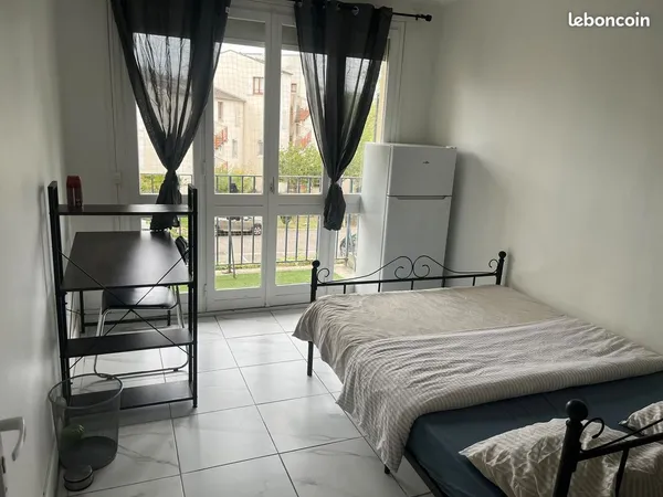 Chambre rénové à 5 min (bus) de la gare de Mantes-La-Jolie