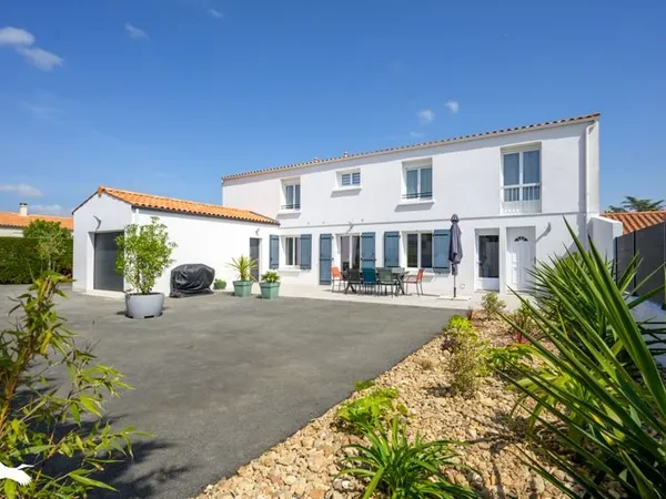 Pavillon 11 pièces 243 m²