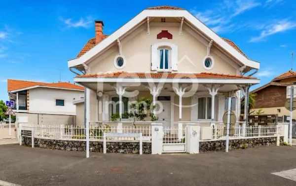 Maison 9 pièces 205 m²