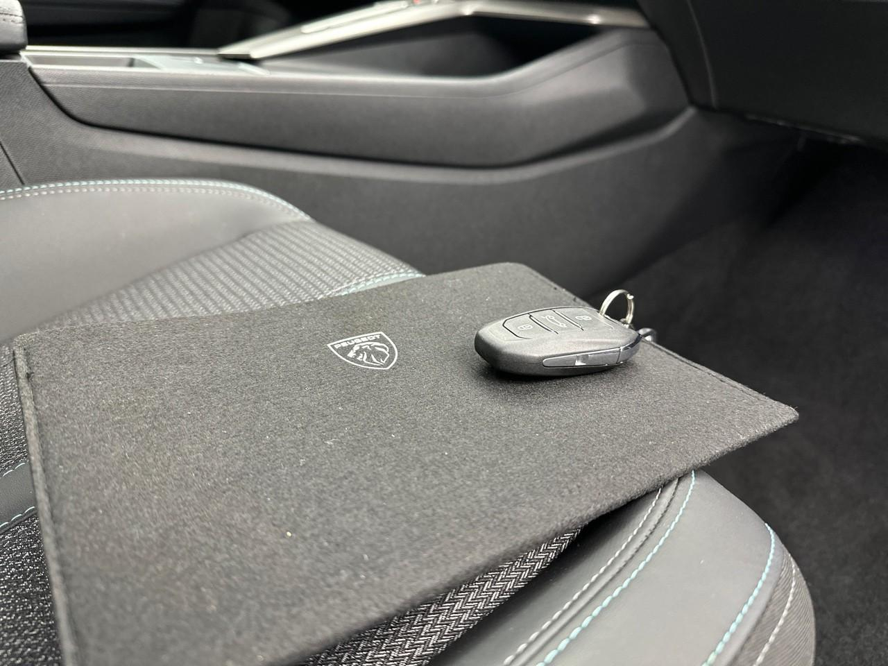 Peugeot 308 hybrid 145 e-dcs6 allure — photo 35