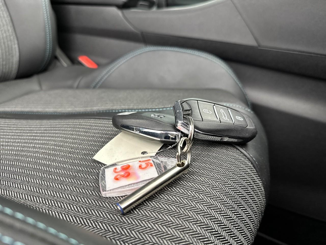 Peugeot 5008 puretech 130ch s&s eat8 allure pack — photo 35