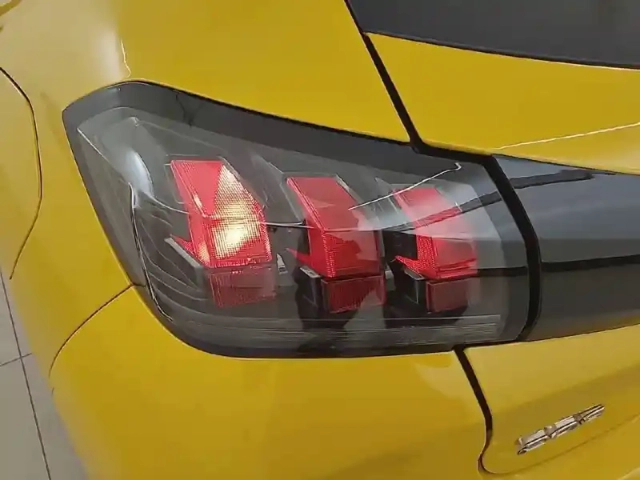 Peugeot 208 puretech 100 s&amp;s bvm6 — photo 47