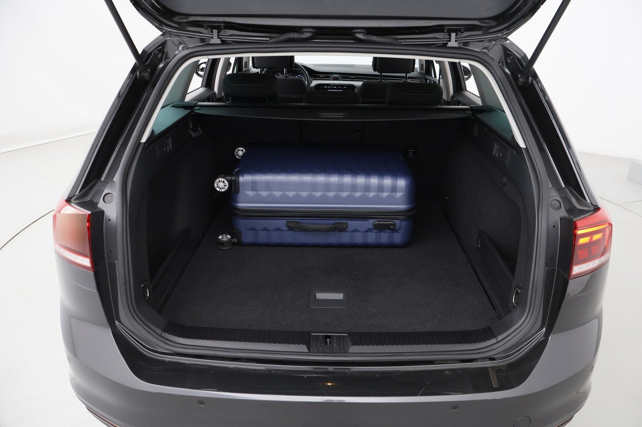 Volkswagen Passat SW — photo 15