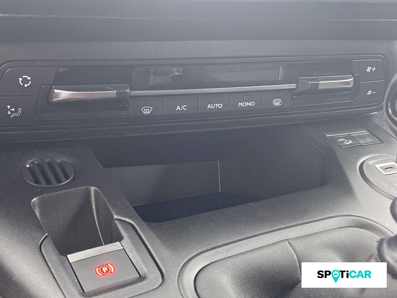 Citroën Berlingo xl diesel 100ch cabine approfondie repliable — photo 15
