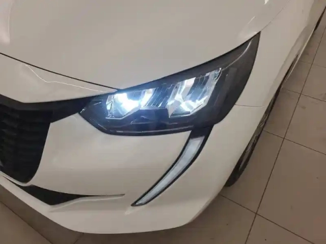 Peugeot 208 puretech 100 s&amp;s bvm6 — photo 16
