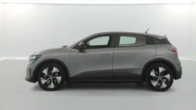 Renault Megane e-tech ev40 130ch standard charge — photo 28