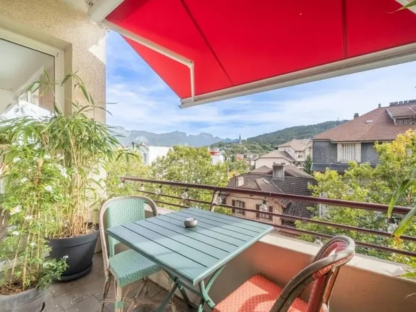 Référence : 7352-TCA - Appartement 4 pièces traversant vue montagnes, rénové avec goût avenue de Cha