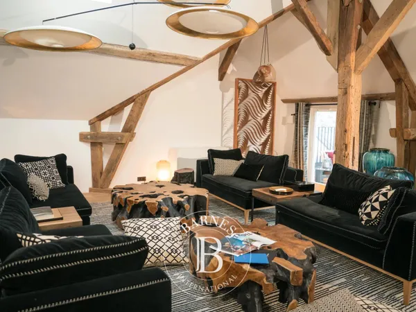 Paris 7 - Quartier Bac / Grenelle - Hôtel Particulier avec commercialité - Terrasse de 20m² de plain