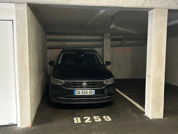 Place de parking sécurisée au coeur de Guidel