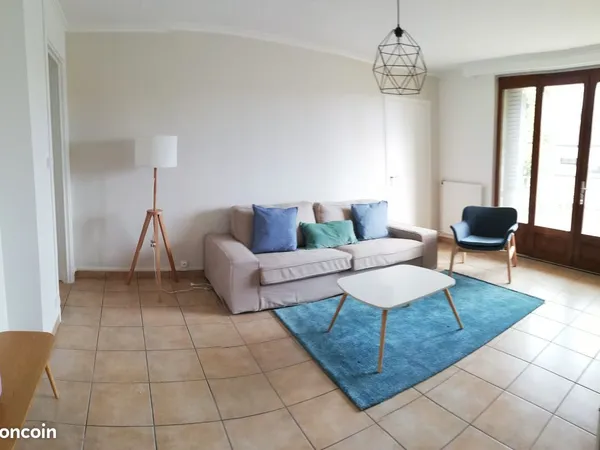 1 chambre dans appartement 70 M2 ,LYON 8ème