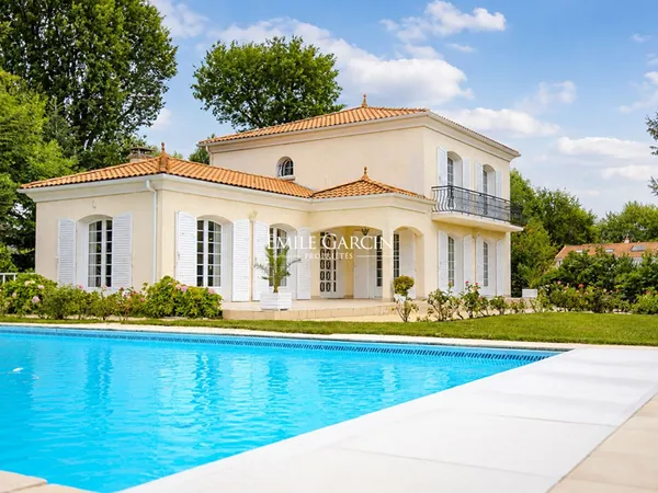 A vendre - Cestas - Maison familiale - piscine - jardin - double garage