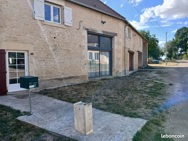 à vendre -magnifique corp de ferme rénové