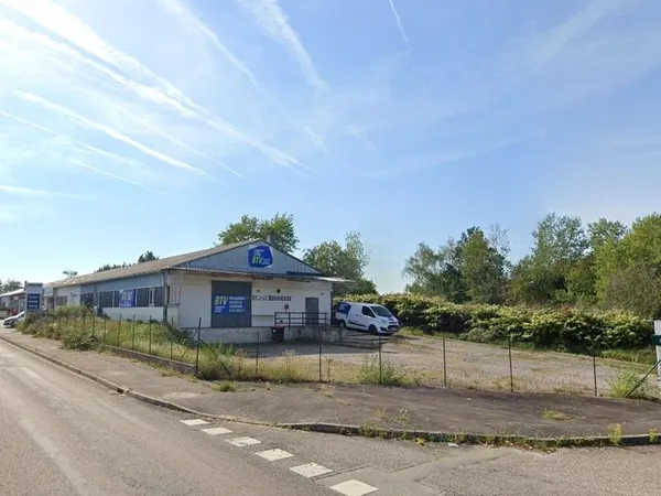 Local d'activité 246 m² avec quai de chargement et terrain - Épinal Voivre