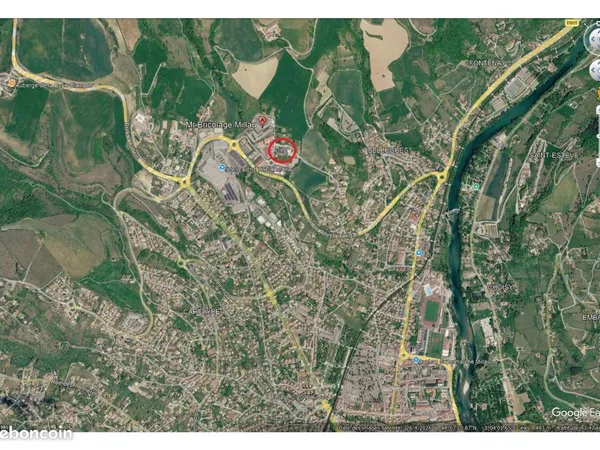 Local commercial et artisanal Millau 390m²