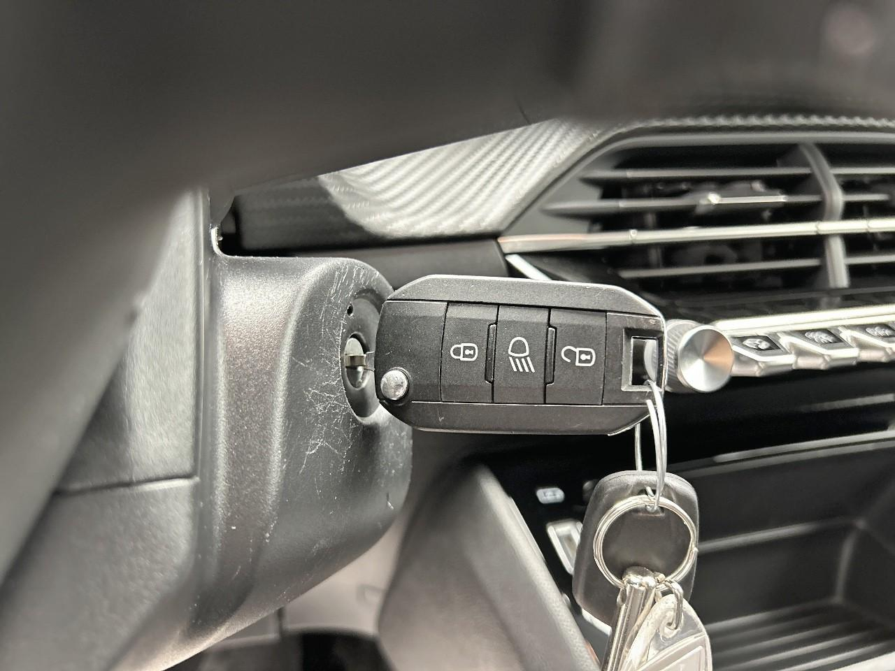 Peugeot 208 puretech 100 s&s bvm6 style — photo 20