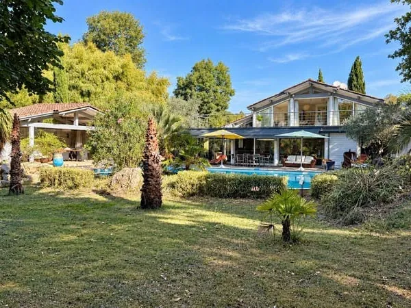 Maison 8 pièces 286 m²