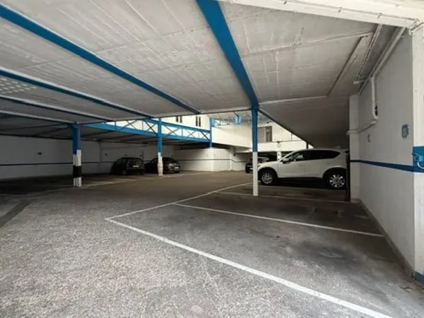 Parking 174 m²