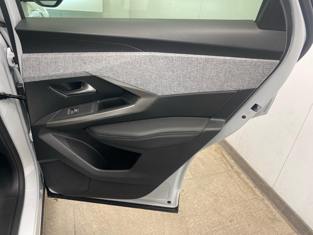 Peugeot 3008 hybrid 145 e-dcs6 gt — photo 25