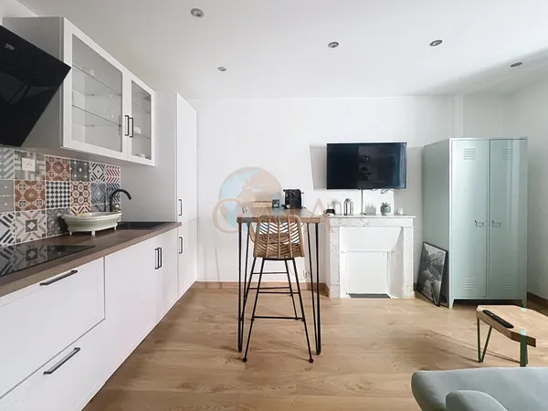 CANNES CENTRE RUE MEYNADIER STUDIO REFAIT A NEUF AIRBNB AUTO