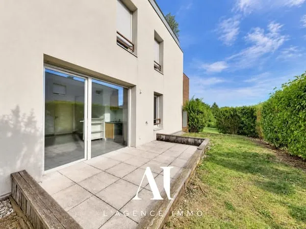 Appartement T2 en Rez-de-Jardin avec Garage Place de parking 011
