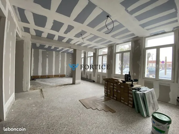 Local commercial 120 m² Carvin