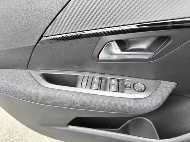 Peugeot 208 electrique 54 kwh 156ch — photo 18