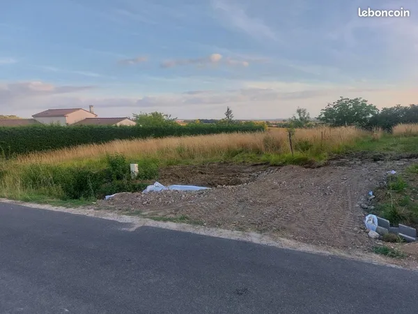 Terrain constructible viabilisé orienté Est Ouest
